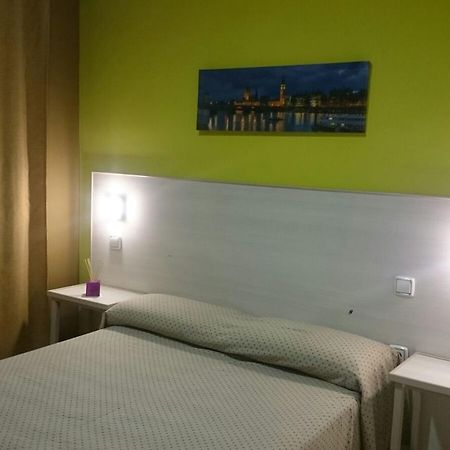 Hostal Ds Велилья-де-Сан-Антонио Экстерьер фото