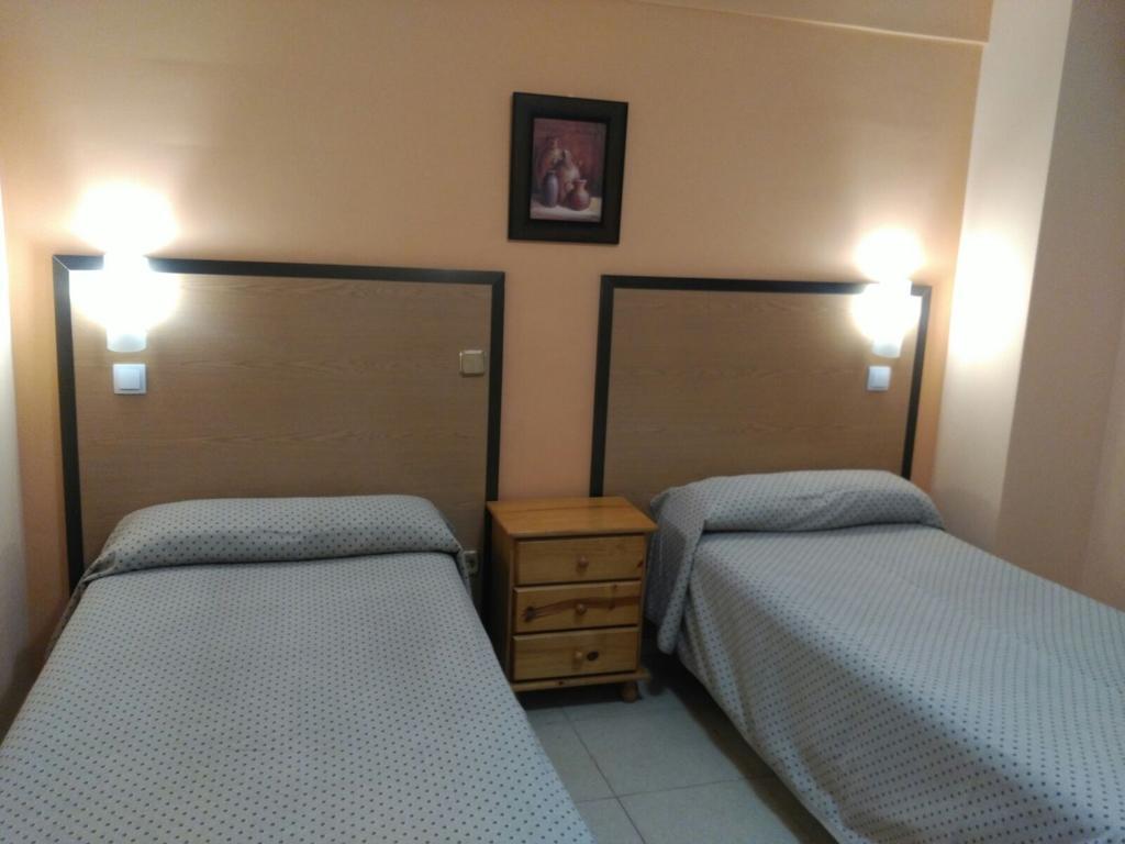 Hostal Ds Велилья-де-Сан-Антонио Экстерьер фото